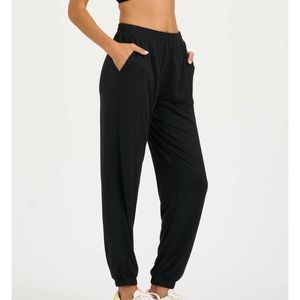 Vuori Womens boyfriend joggers